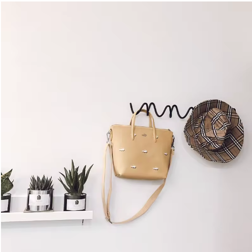 Porte-manteau mural ondulé en métal
